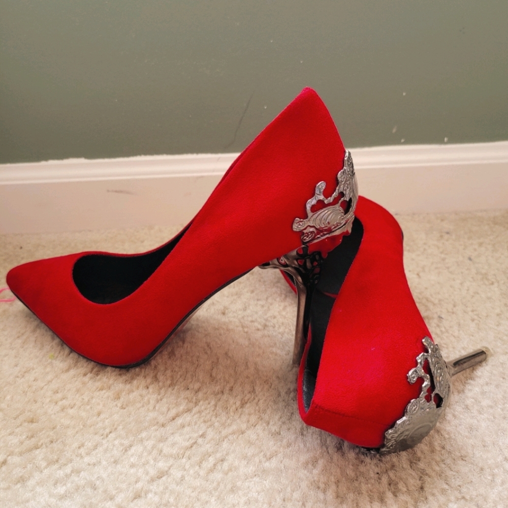 NWOT - Red European Shoes size 8 (39)